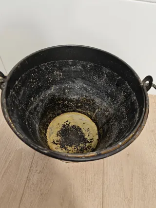 Caldero decorado a mano