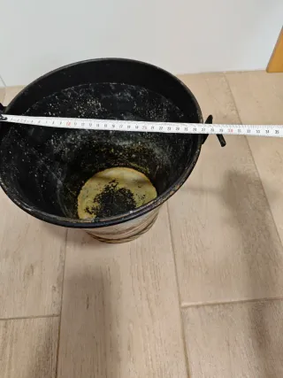 Caldero decorado a mano