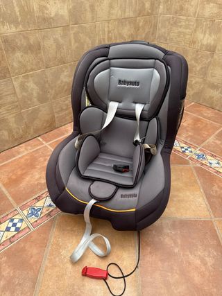 Silla de coche Babyauto gris en buen estado