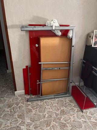 Escritorio cristal y metal rojo
