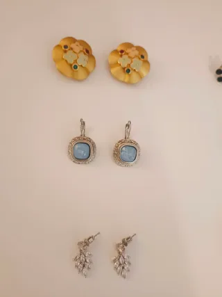 Conjunto de pendientes vintage chapados en oro