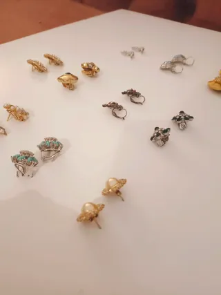 Conjunto de pendientes vintage chapados en oro