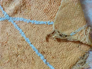 Alfombra lavable diseño rayas. Amarillo mostaza.