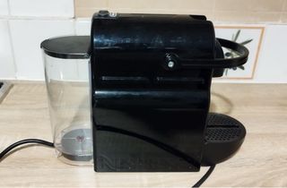 Cafetera Nespresso Negra