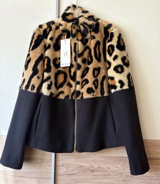 Ambra Corsini Pelliccia Corta Eco Leopardata