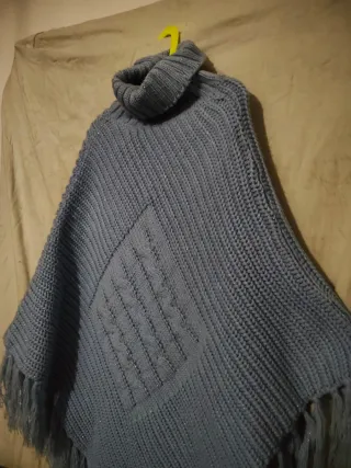 2 Ponchos de punto azul
