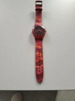 Reloj Swatch Unisex Camuflaje Rojo.nuevo