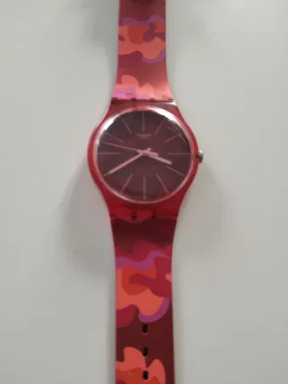 Reloj Swatch Unisex Camuflaje Rojo.nuevo