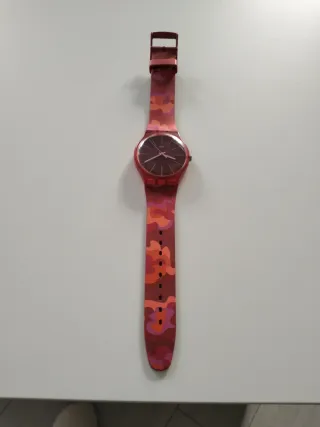 Reloj Swatch Unisex Camuflaje Rojo.nuevo