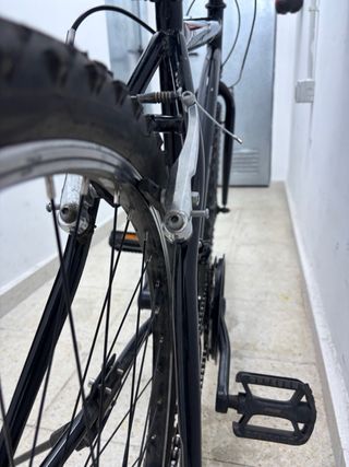 Bicicleta de montaña negra