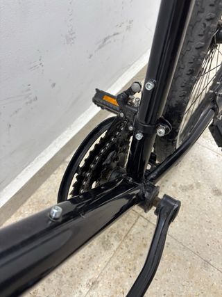 Bicicleta de montaña negra
