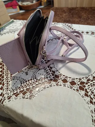 Monedero morado con asa y para móvil