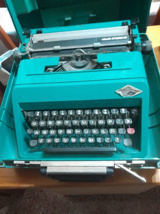 Máquina de escribir Olivetti Studio 48