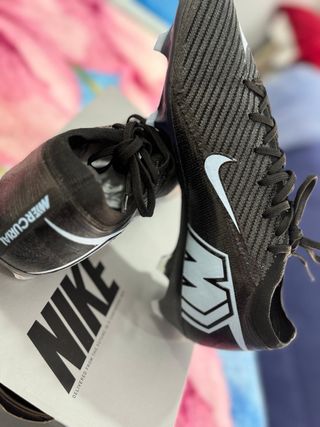 Botas Fútbol Negras, se a usado 1 vez solamente