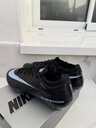 Botas Fútbol Negras, se a usado 1 vez solamente