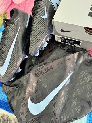 Botas Fútbol Negras, se a usado 1 vez solamente