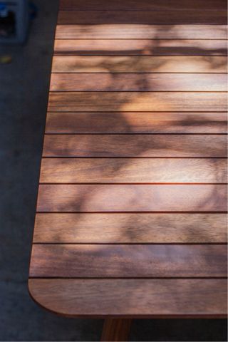 Mesa exterior de madera Iroko a medida