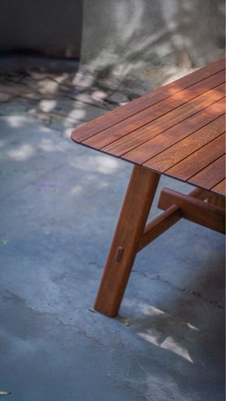 Mesa exterior de madera Iroko a medida
