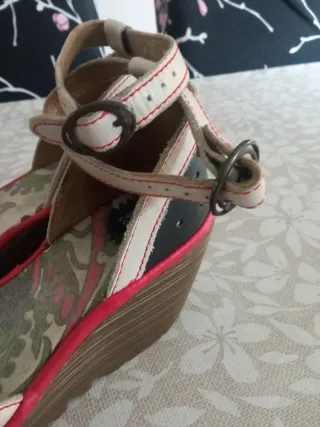 Zapatos Fly London Negros y Rojos