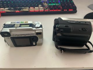 Cámara Sony DSC S70 y Videocámara Sony DCR-HC37