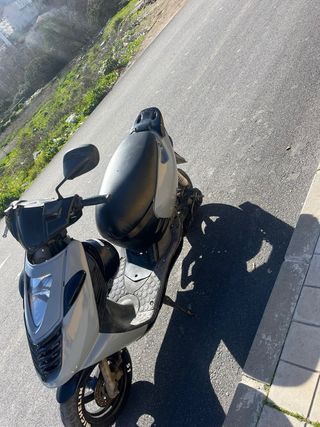 Aprilia Sonic 49cc Scooter Automática