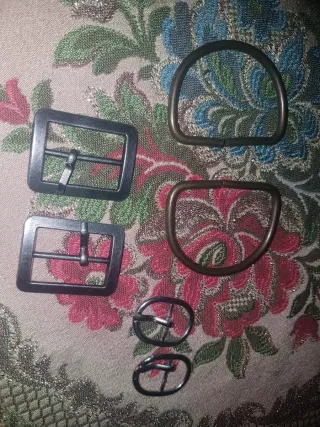 Accessori per cucito: fibbie e anelli