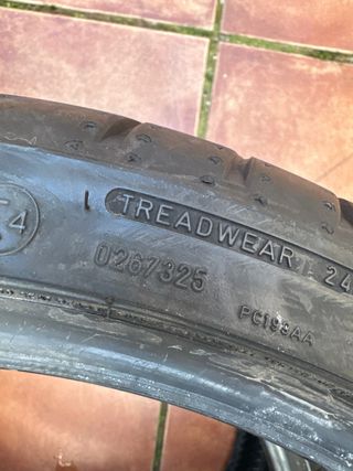 2 Ruedas dunlop 205/40 R18 86w