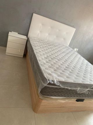 Liquidación:canapés y colchones armarios y sofas