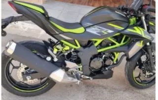 Kawasaki Z125 Naked Negra y Verde