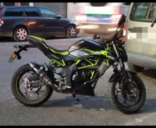 Kawasaki Z125 Naked Negra y Verde