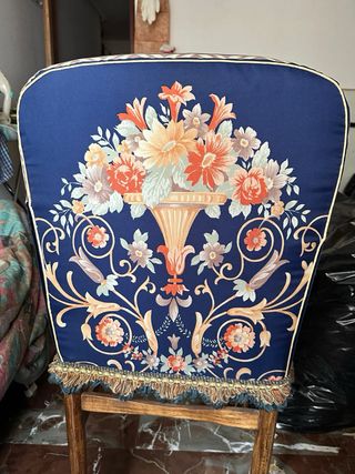Silla restaurada y tapizada a mano
