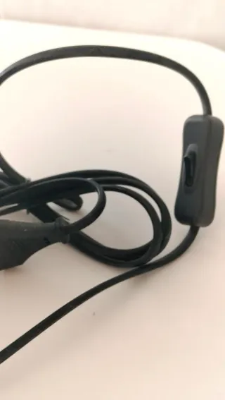 Lámpara sobremesa IKEA flores negras