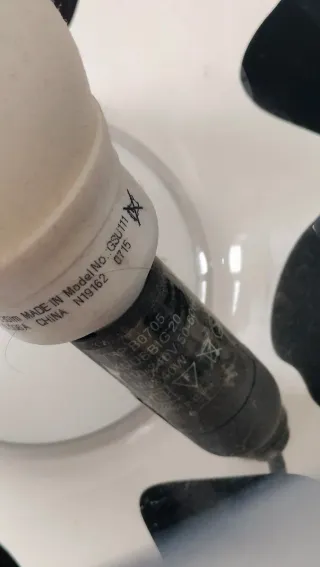 Lámpara sobremesa IKEA flores negras