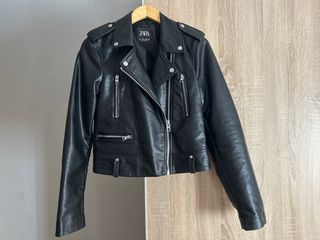Chaqueta cuero negra Zara