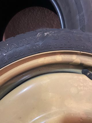 Rueda de repuesto coche