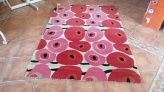 Alfombra de tela con diseño floral