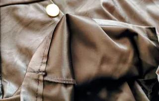 Saia-calção preta - imitação em pele