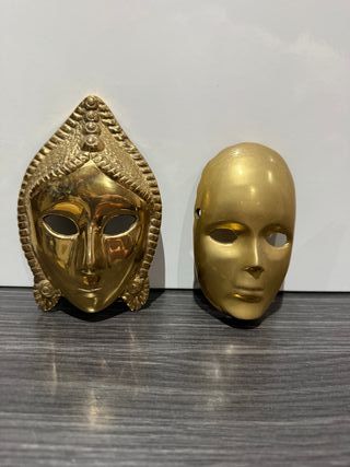 Máscaras decorativas doradas