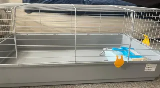 Jaula para roedores gris y naranja