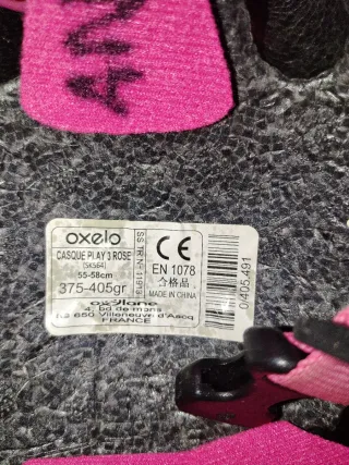 Casco rosa para patinar