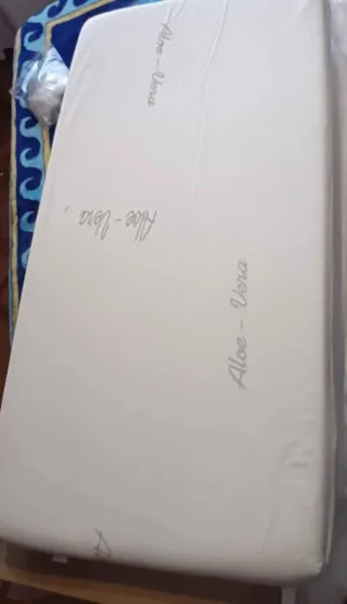 Cuna de madera blanca