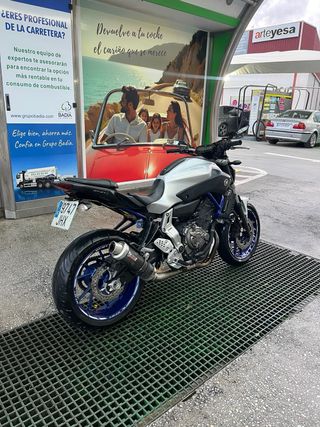 Yamaha MT-07 Naked Manual Azul/Blanco