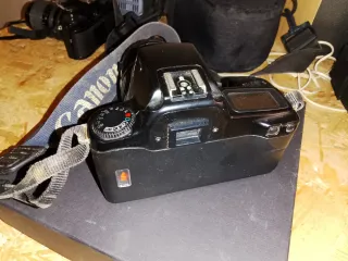 Cámara analógica Canon EOS 1000F