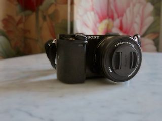 Sony Alpha 6000 + 2 objetivos + estuche