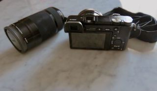 Sony Alpha 6000 + 2 objetivos + estuche