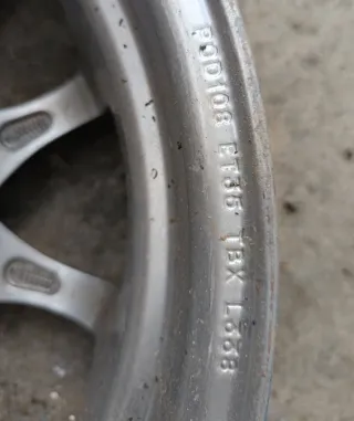 Llantas MOMO QUASAR 7x17 ET35 4 x 108