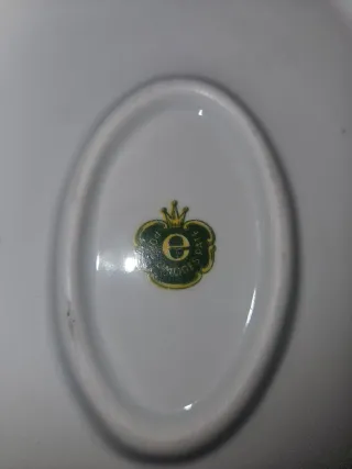 Bandejas de porcelana con flores doradas