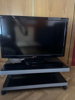 Televisor Panasonic Negro y Sony Negro
