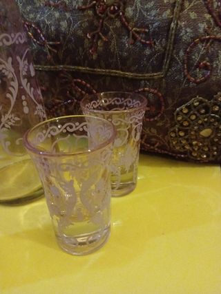 Bottiglia liquore e 5 bicchierini decorati