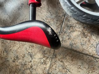 Bicicleta de equilibrio roja